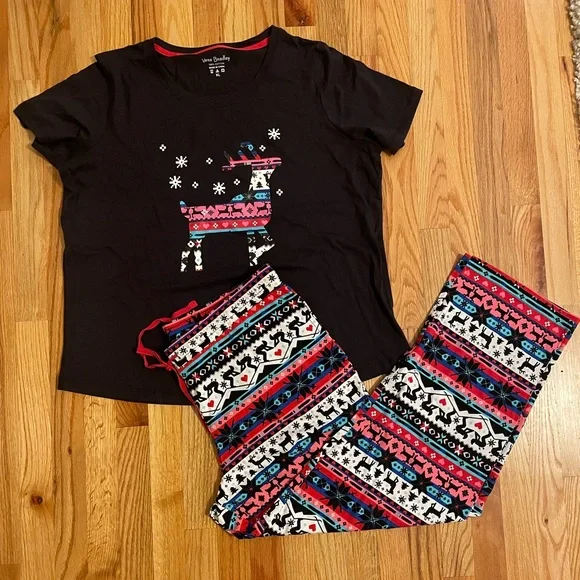 Vera Bradley NWOT Reindeer PJ Set - Picture 4 of 4